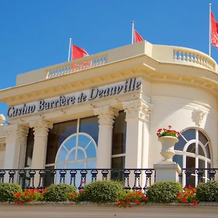 Triplex A 100m De La Plage Avec Parking * Deauville
